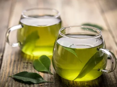The benefits of green tea - Two cups of green tea on a table